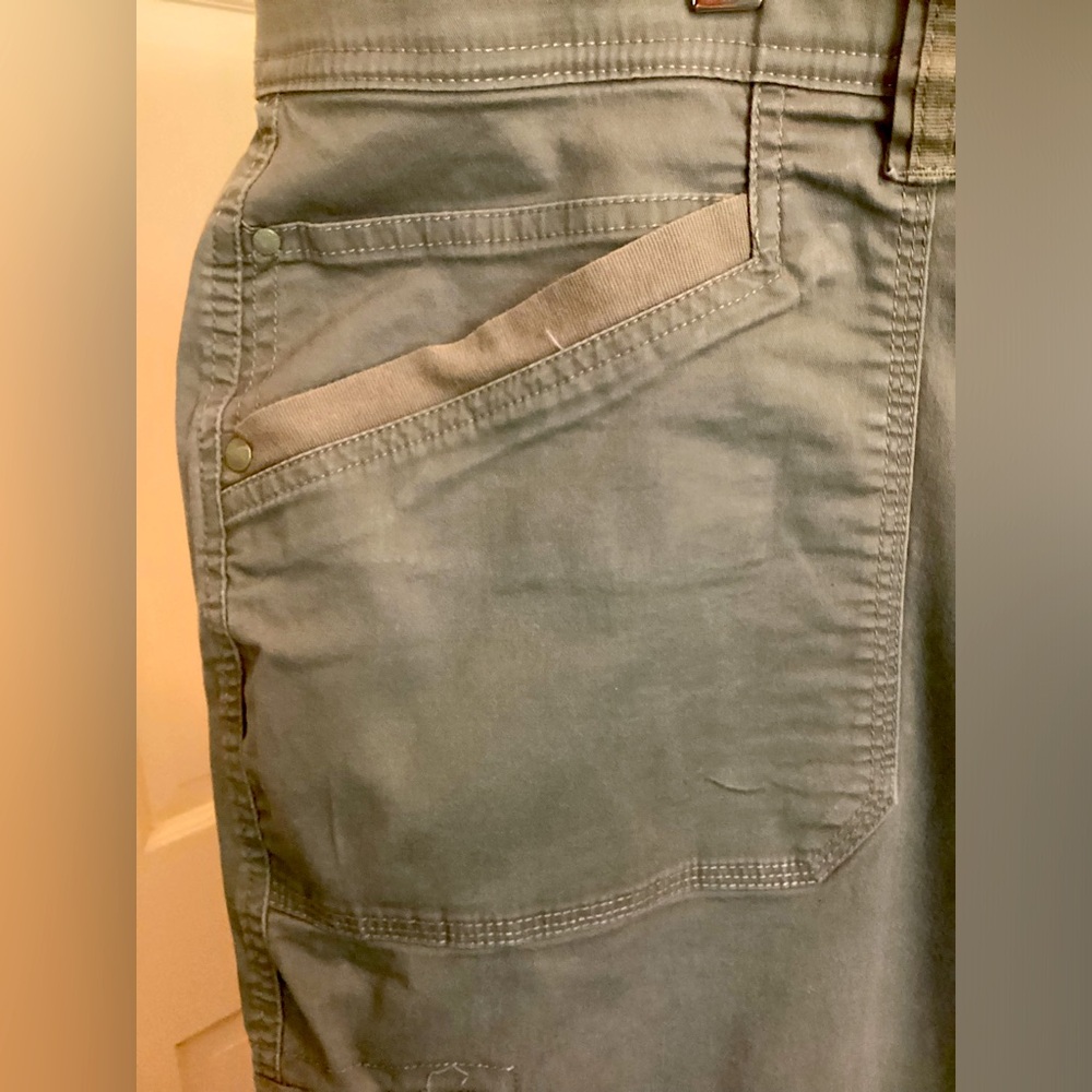 Gloria Vanderbilt Cargo Capri Pants, size 24W, Loden Green - Picture 3 of 5